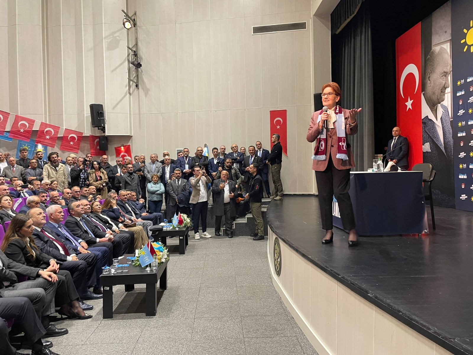 İYİ Parti Lideri Meral Akşener Trabzonda teşkilatla buluştu önemli