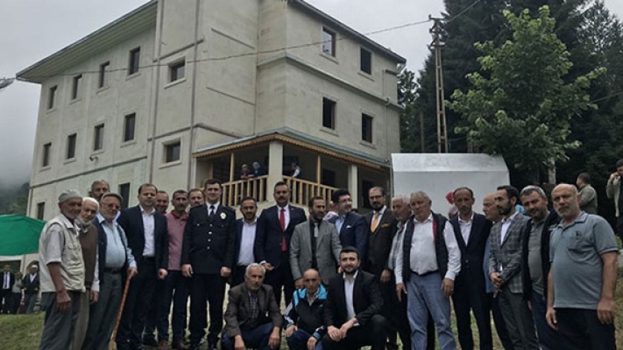  YENİ CAMİİ TÖRENLE İBADETE AÇILDI