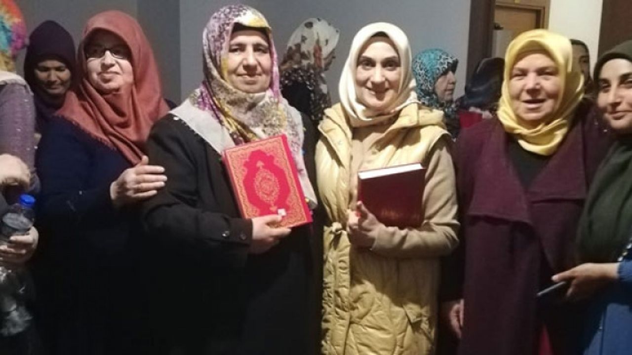 EN GÜZEL KİTAP KUR'AN'DIR