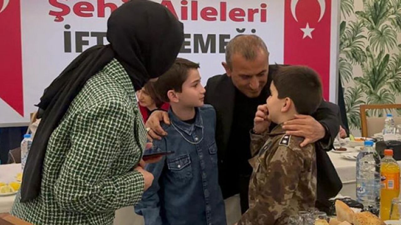İFTARI ŞEHİT AİLELERİ İLE BİRLİKTE YAPTI