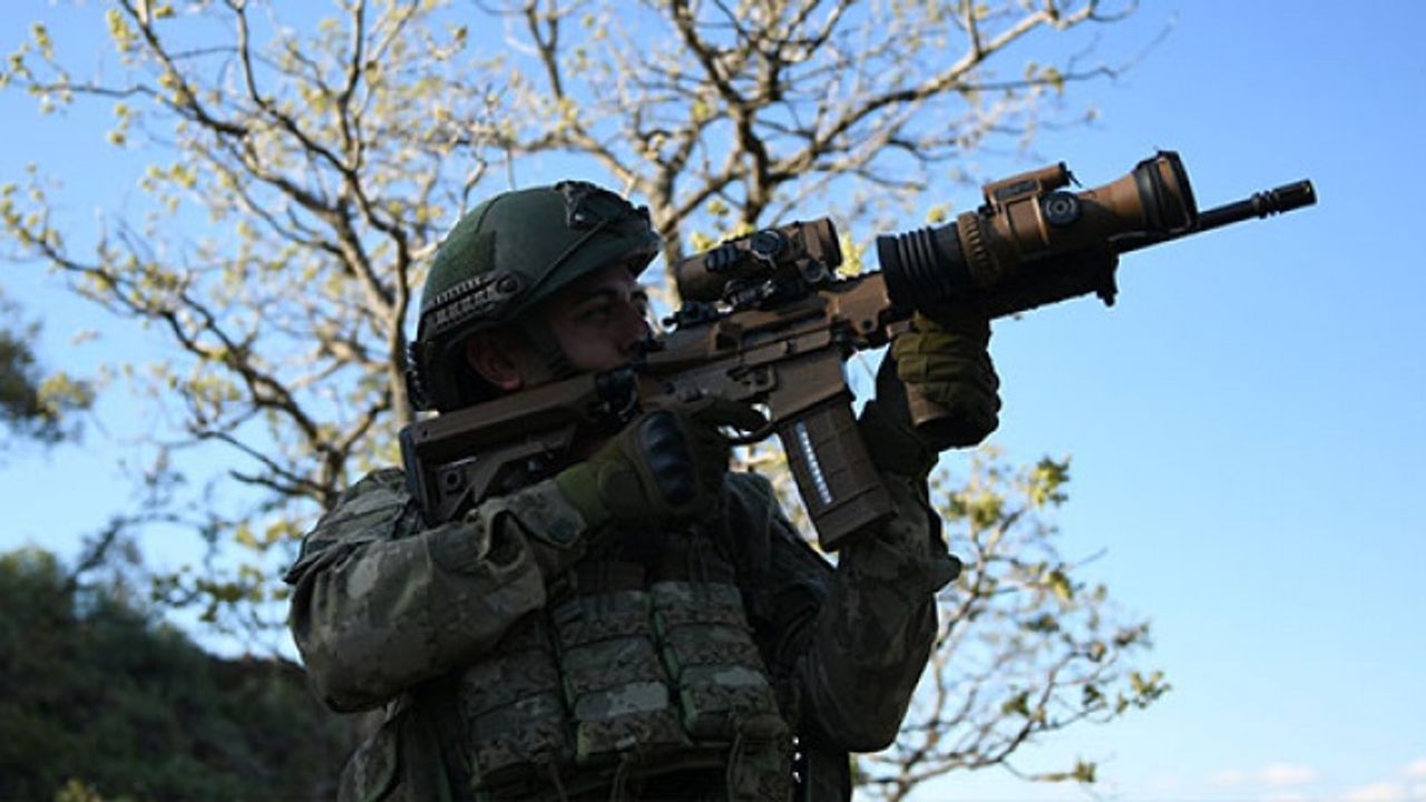 4 PKK’LI TERÖRİST DAHA TESLİM OLDU