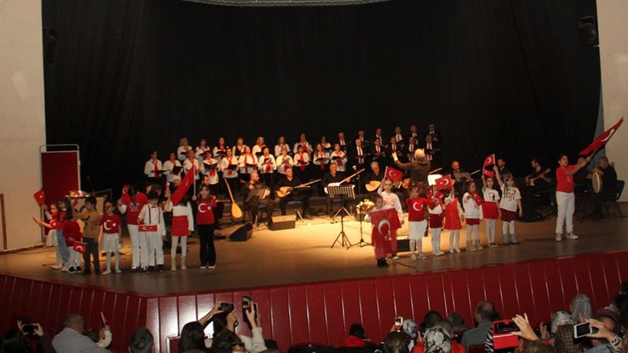 KTÜ Türk Halk Müziği Topluluğu, Cumhuriyetimizin 100. Yılına Özel Unutulmaz Bir Konserle Kutladı!