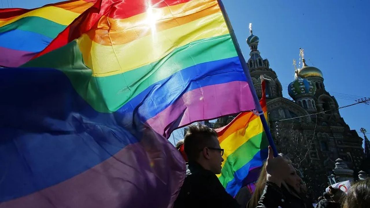 Rusya, LGBTQ+ hareketinin faaliyetlerini yasakladı