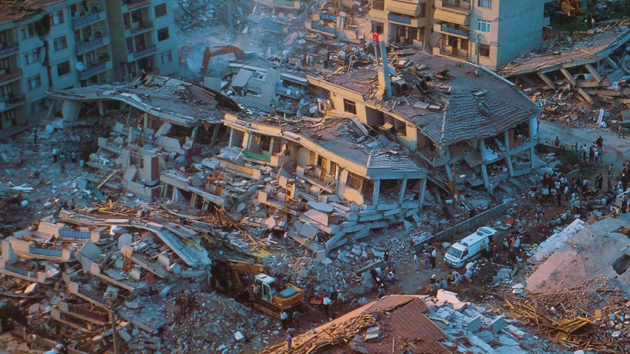 Bu Binalar Riskli: Deprem Uzmanı Hangi Binaların Depremde Yıkılacağını Açıkladı