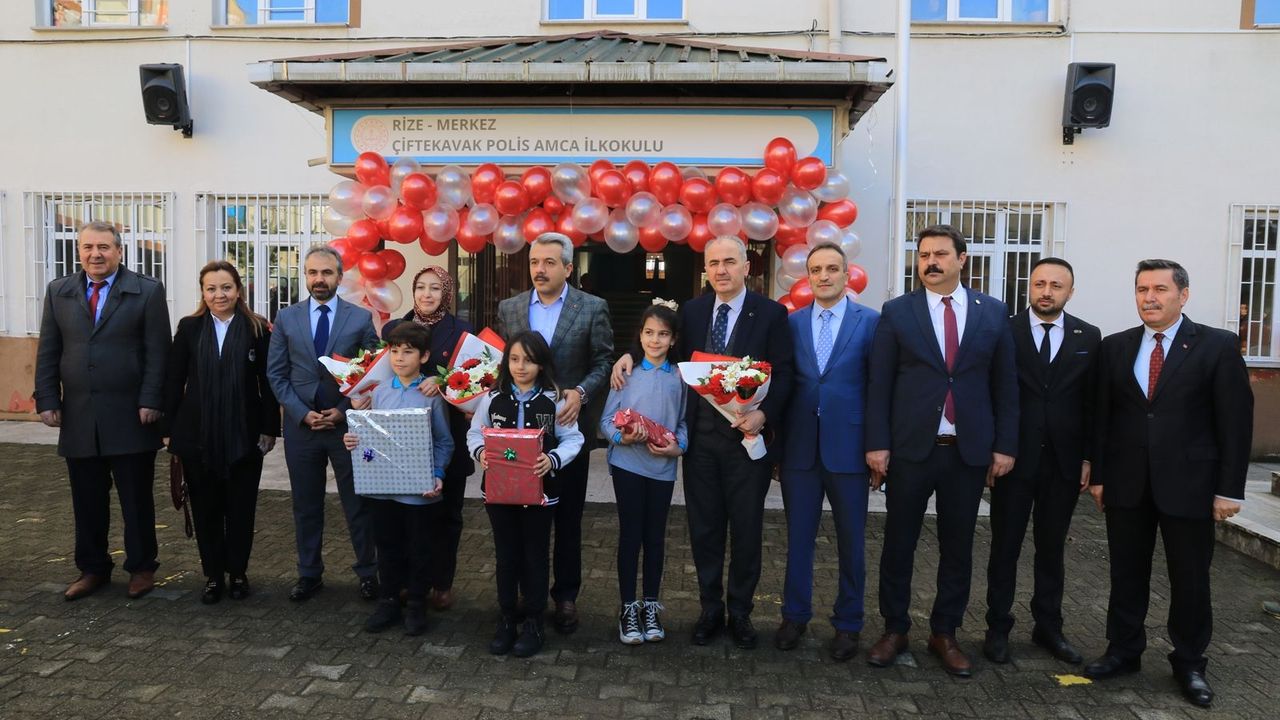 Rize Belediye Başkanı Rahmi Metin, öğrencileri tebrik etti