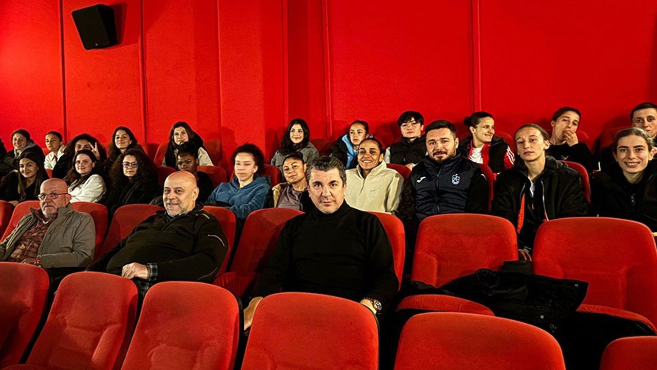 Trabzonspor Kadın Futbol Takımı, 'İnadıyla Şampiyon' Belgeselini Büyük Bir Coşkuyla İzledi