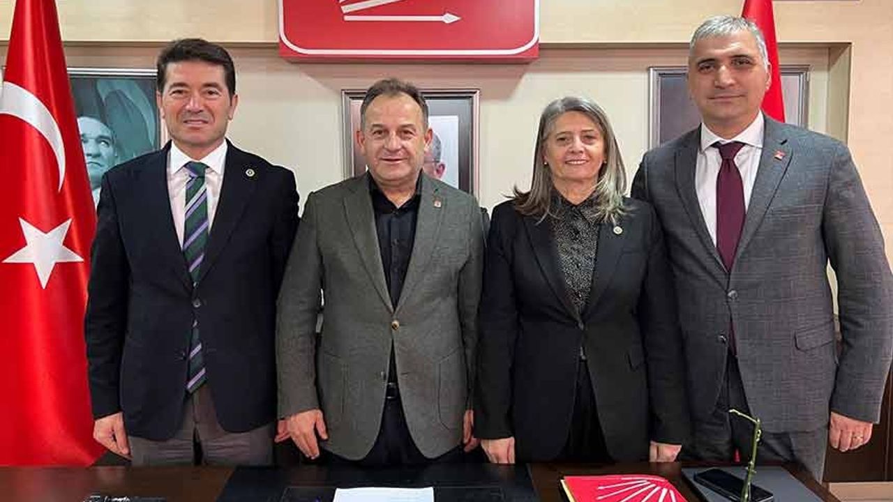 CHP Trabzon Milletvekili Sibel Suiçmez,İl Başkanı Mustafa Bak, Ahmet Kaya Seçim çalışmaları için bir araqy geldi