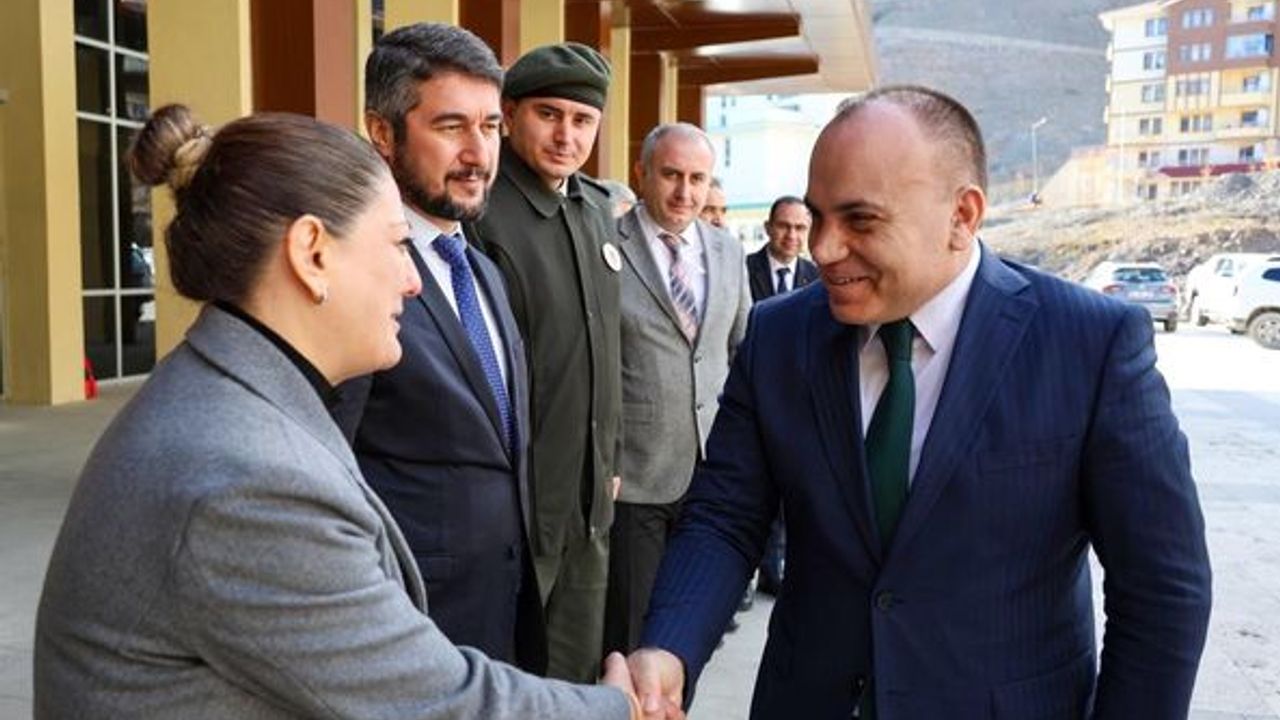 Artvin Valisi Cengiz Ünsal, Yusufeli İlçesi Ziyaretinde İlçe Yetkilileri ile Bir Araya Geldi