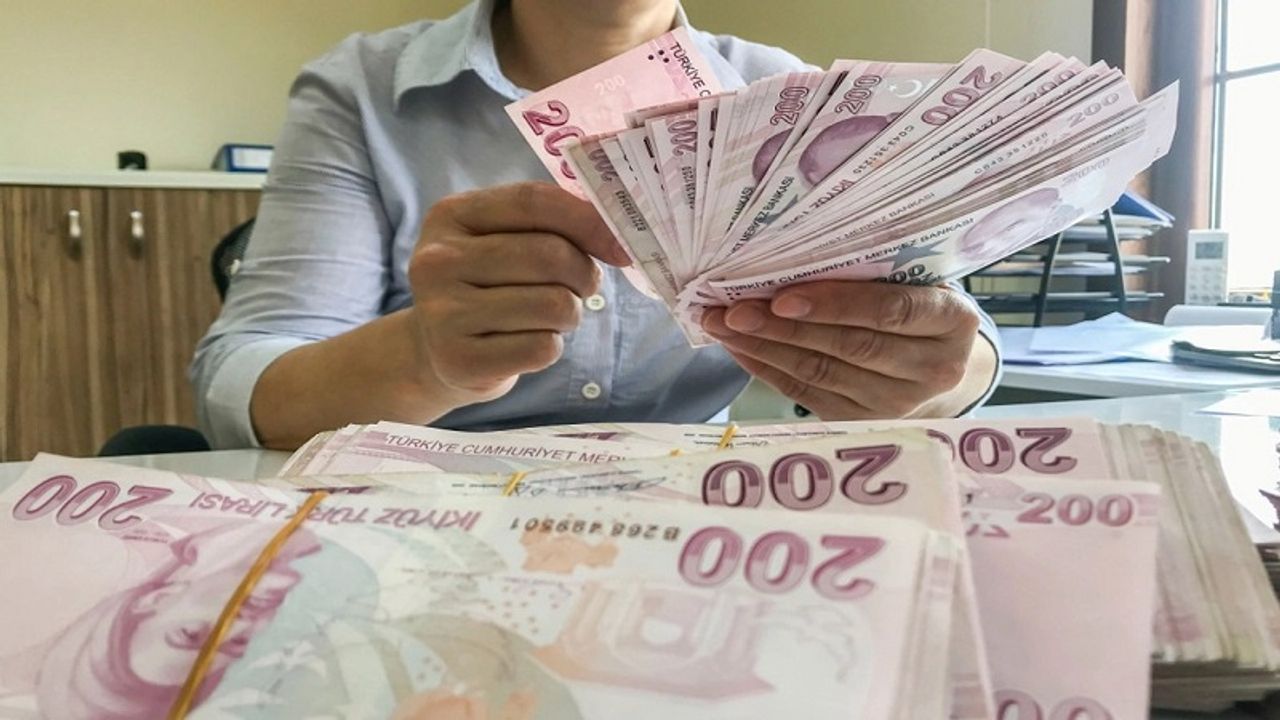 7500 Lira Maaş Alan Emekli İçin Düğmeye Basıldı: Başvuran 12 Bin Lira Alıyor