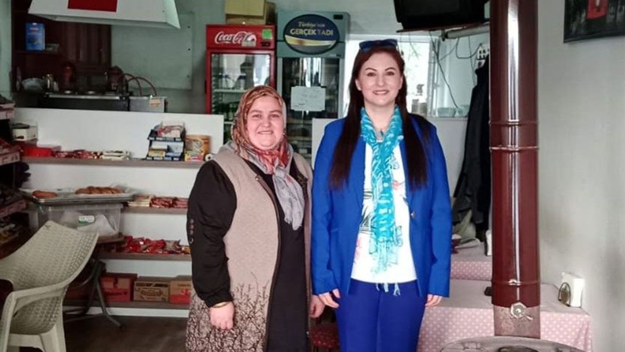 CHP Belediye Başkan Adayı ve Muhtar Adayı Kadınlar Seçim Öncesi Birbirlerine Destek Veriyor
