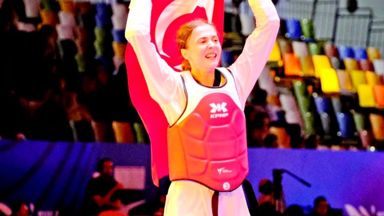 Süleyman Soylu'dan Dünya Şampiyonu Merve Dinçel’e Kutlama: "Seninle Gurur Duyuyoruz!"