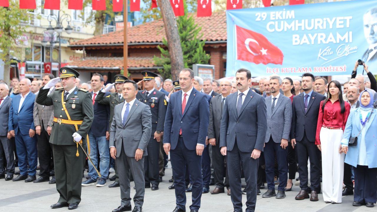 Akçaabat’ta Cumhuriyet Coşkusu! 29 Ekim Töreni Gururla Gerçekleştirildi