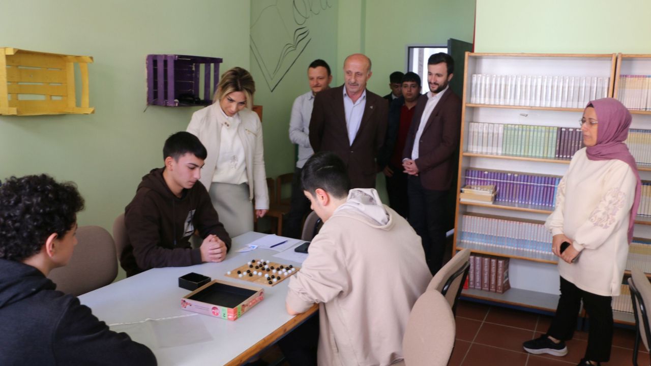 Of’ta “Adım Zeka, İşim Oyun” Finalleri Tamamlandı: Dereceye Giren Öğrenciler Ödüllendirildi