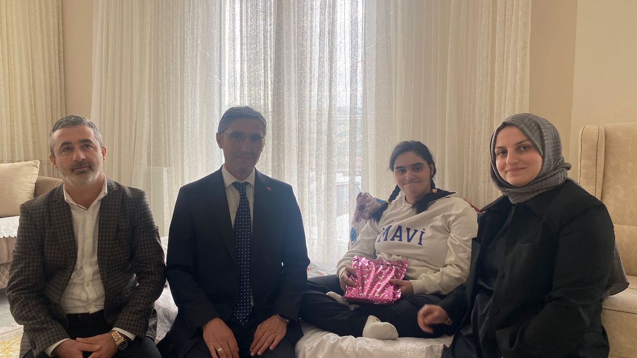 Bayburt’ta Evde Eğitim Alan Öğrenciye Özel Ziyaret!