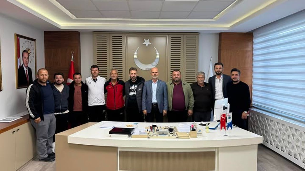 Ladik Belediyespor teknik direktör Eyüp Narşap ile sözleşme imzaladı