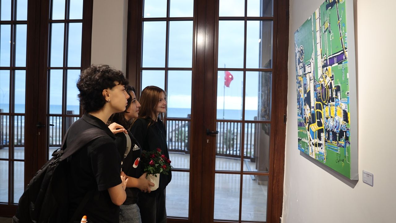 Samsun'da '100+2 Şehirlerarası Karma Sergi' sanatseverlerin beğenisine sunuldu