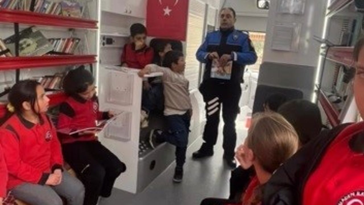 Bayburt’ta ‘Gezici Kütüphane’ köy köy geziyor