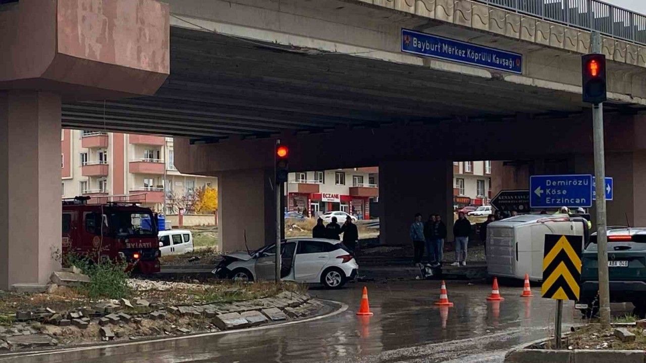 Bayburt’ta trafik kazası: 3 yaralı