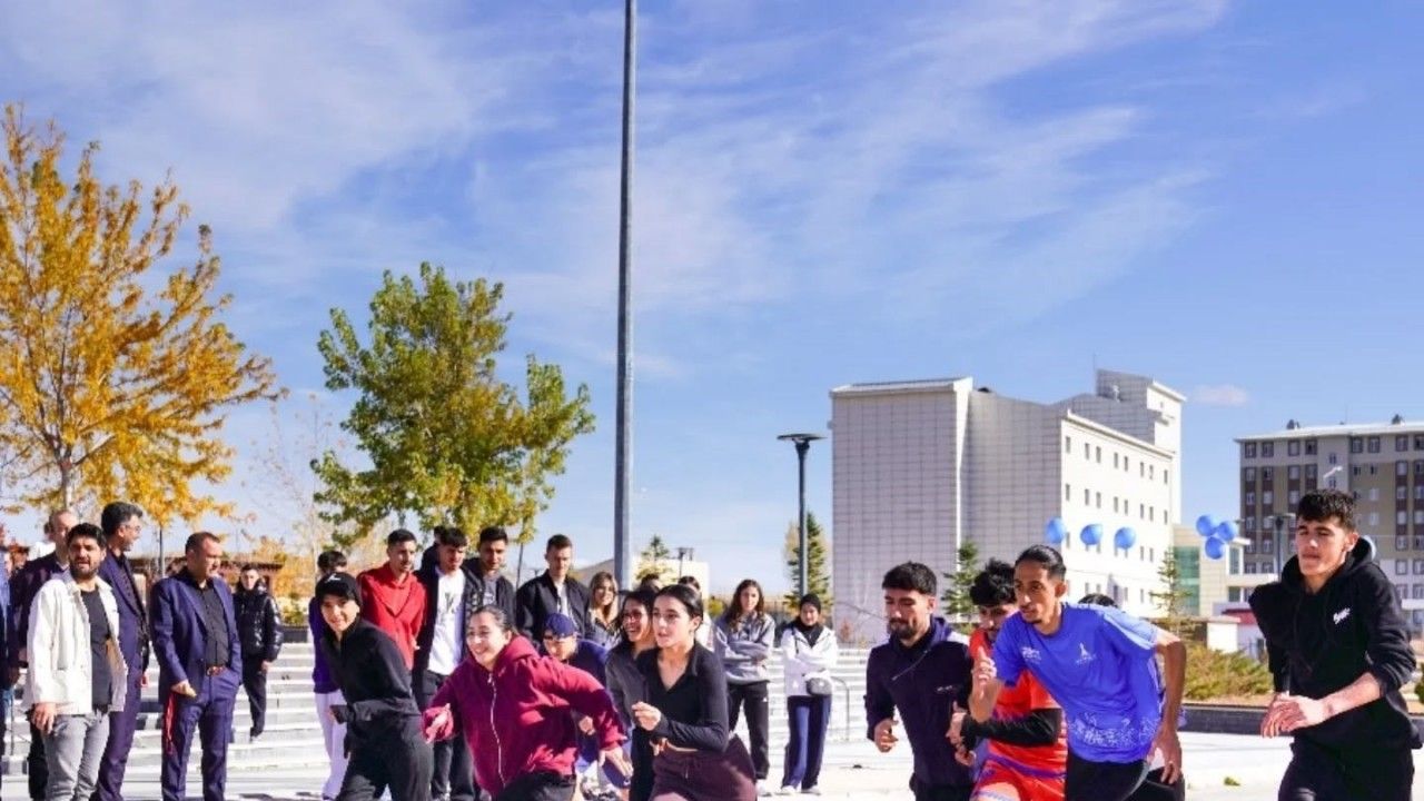 Cumhuriyet Koşusu gençlerin enerjisiyle tamamlandı