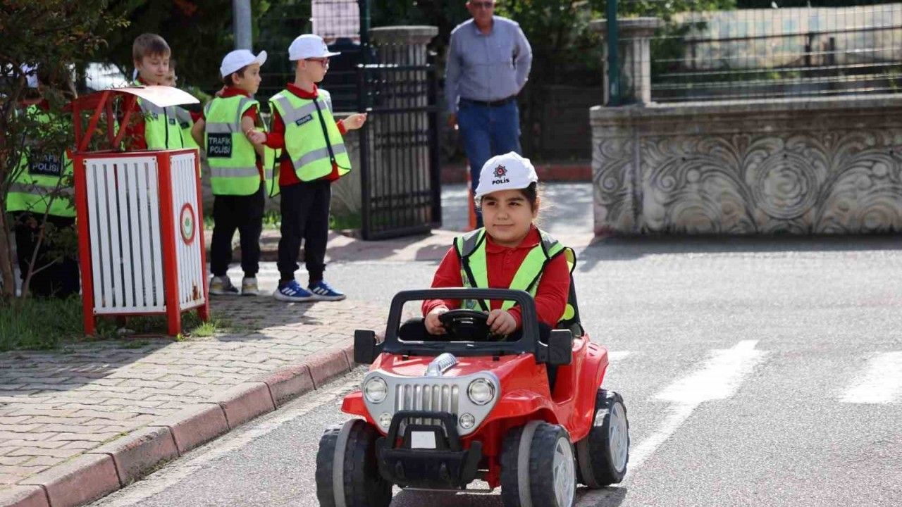 Öğrencilere trafik bilinci aşılanıyor