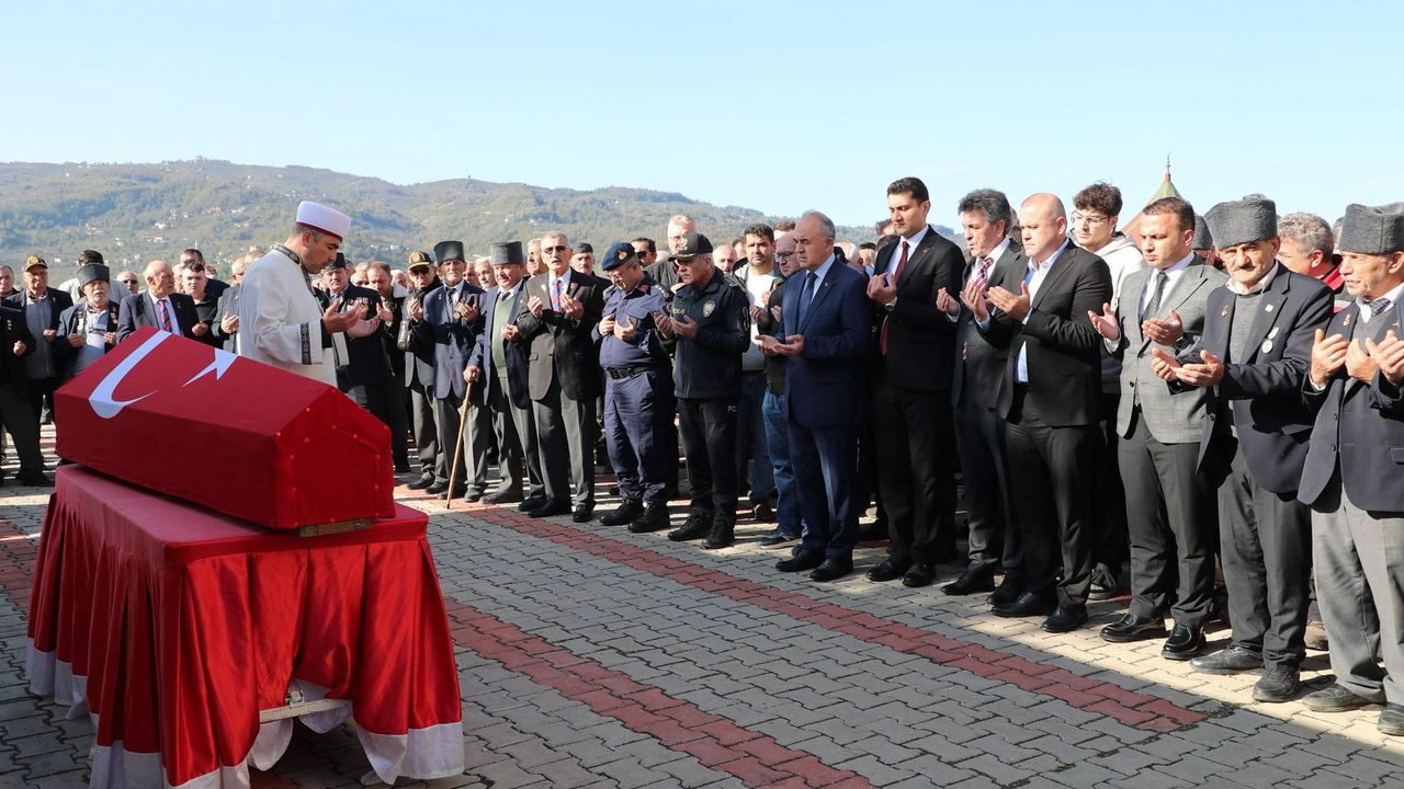 Ordu'da Kıbrıs gazisi Mahmut Akbolat son yolculuğuna uğurlandı