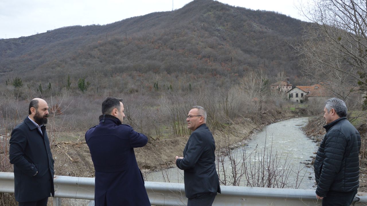 Havza Kaymakamı Ayvat, akarsu yatağı temizleme ve ıslah çalışmalarını inceledi