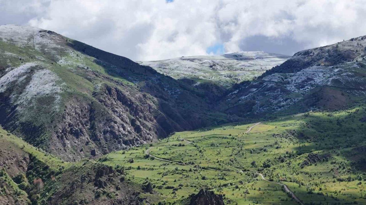 Mayıs sonunda Gümüşhane'nin zirvelerinde kar sürprizi