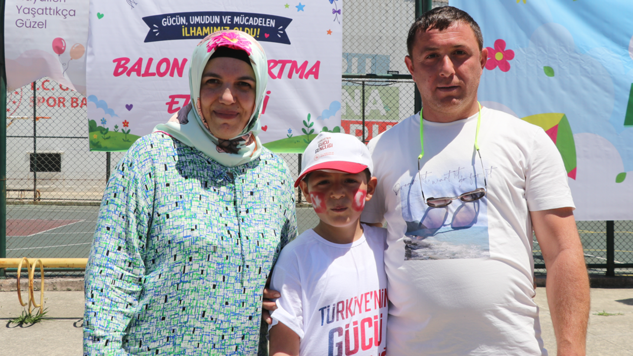 Rize’de Lösemiyi Yenen Egemen Berk İçin Gökyüzüne Balonlar Bırakıldı