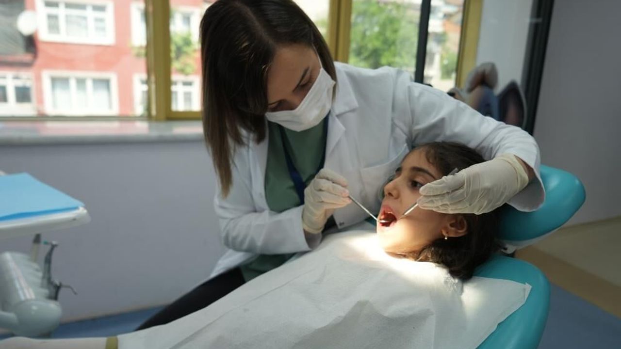 Süt Dişlerini Hafife Almayın! Çocukların Okul Başarısını Bil