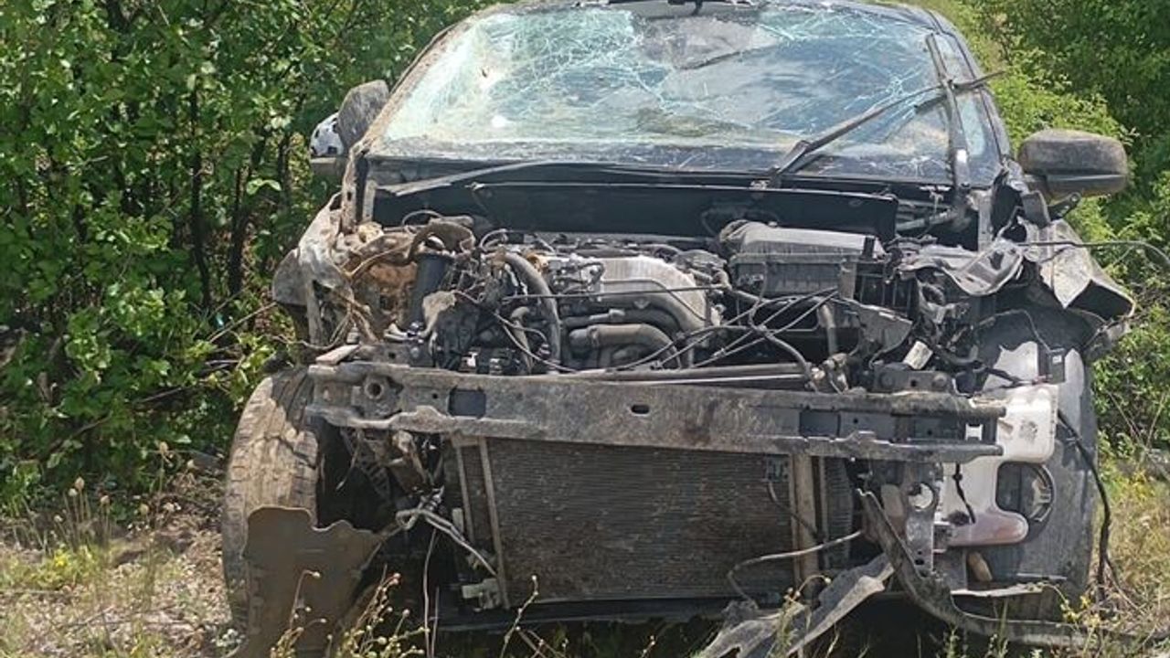 Gümüşhane'de devrilen hafif ticari araçtaki 1 kişi