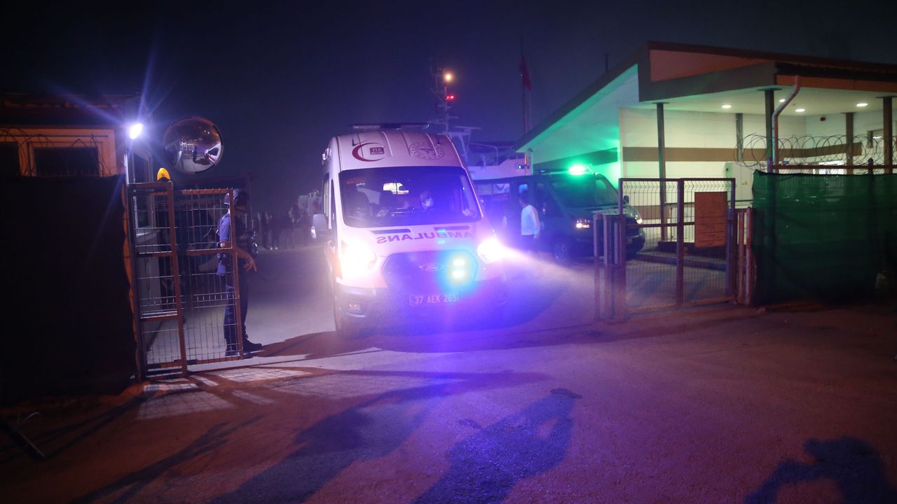 Karadeniz'deki saldırıda ölen balıkçının cenazesi ve yaralılar, İnebolu Limanı'na getirildi