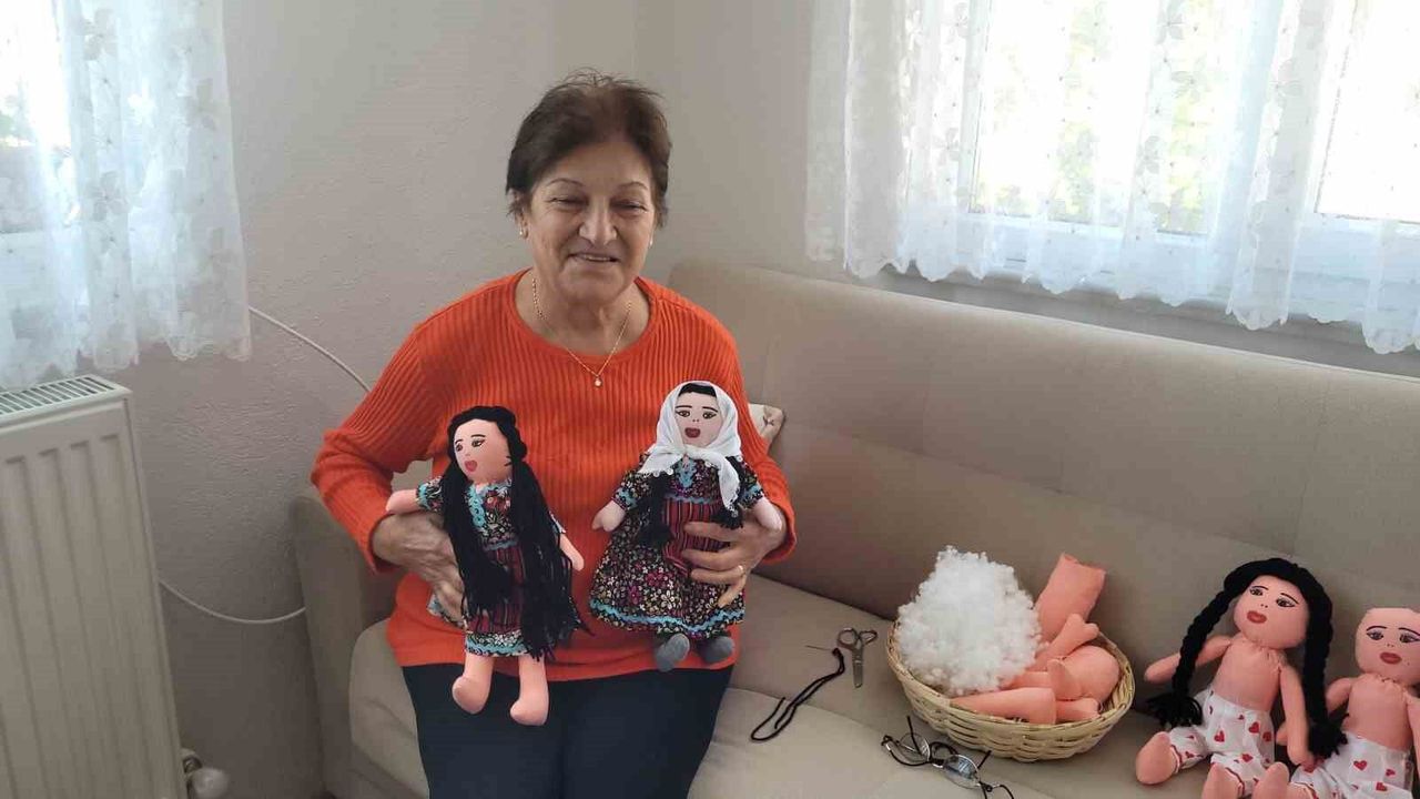14 yıldır yaptığı bez bebeklerle Şerife Bacı'nın hatırasını 