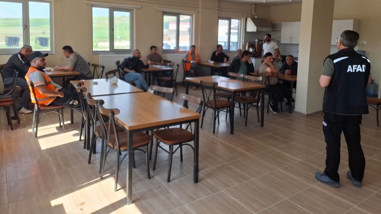 Bayburt'ta Karayolları personeline afet farkındalık eğitimi 