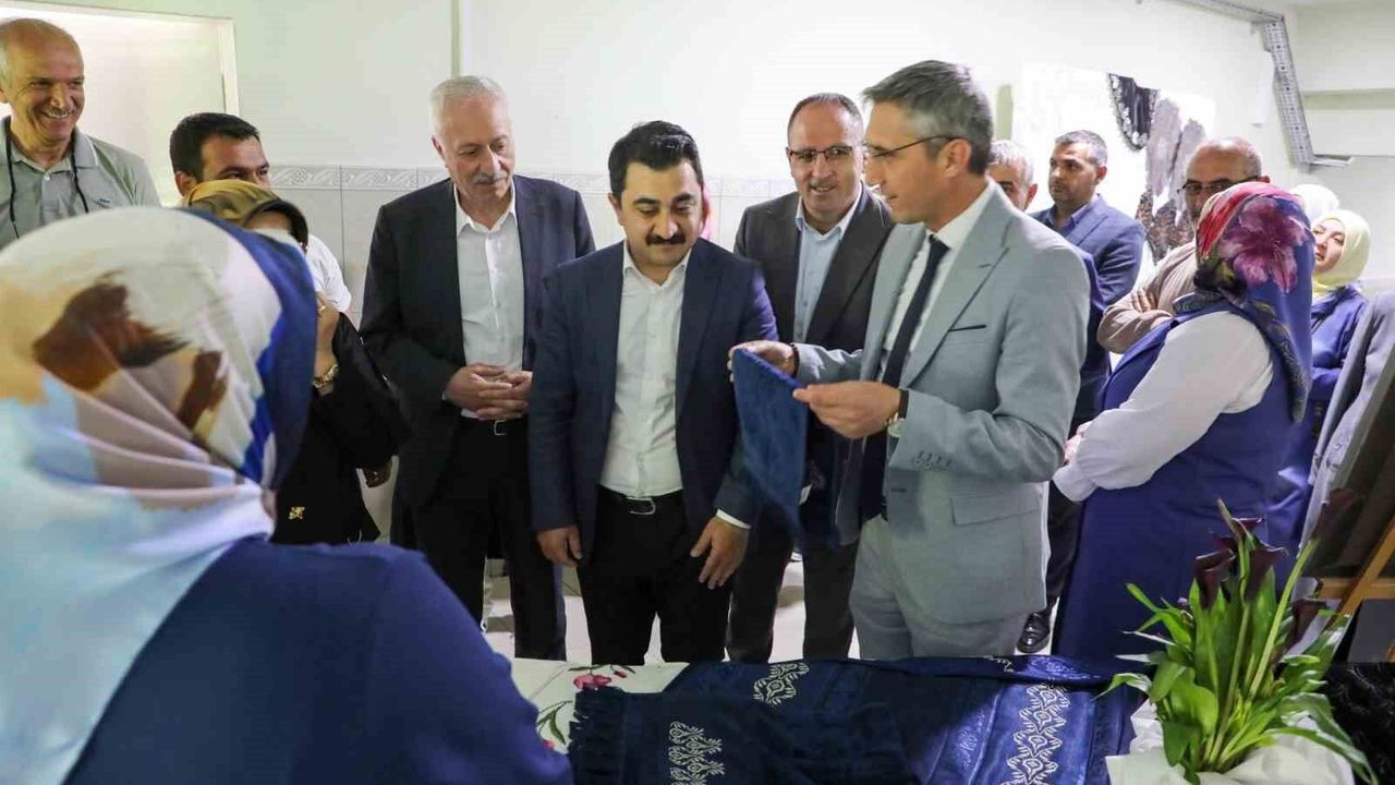 Bölgemizde kursiyerlerin el emeği ürünleri sergilendi