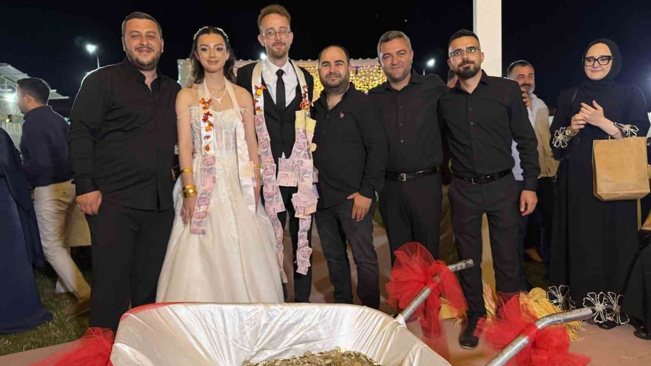 Damadın arkadaşlarından ilginç düğün takısı: 10 bin TL'lik m
