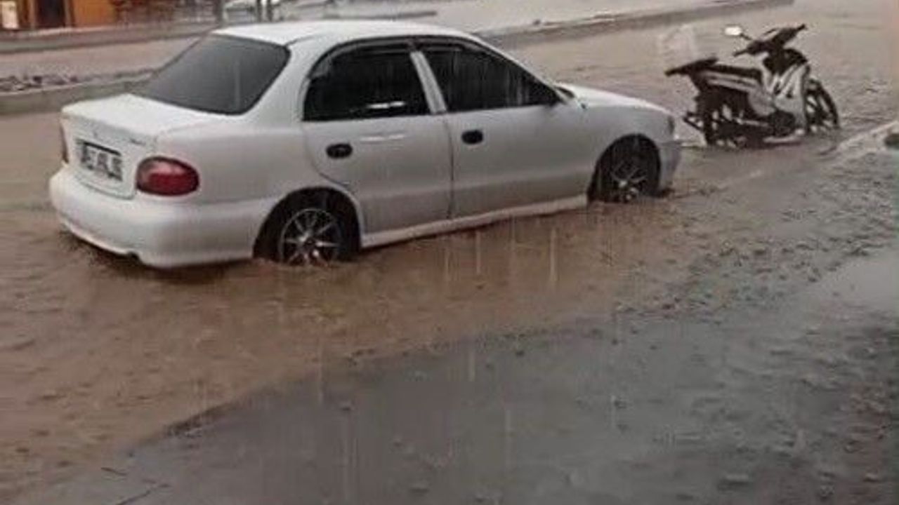 Demirözü'nde sağanak yağış hayatı olumsuz etkiledi