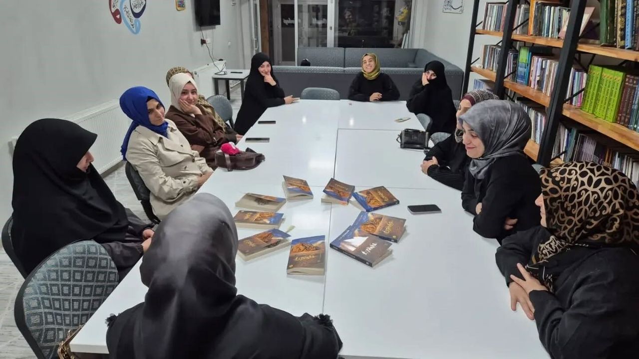 Bayburt'ta kadınların katılımıyla kitap tahlili yapıldı