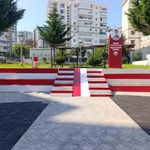 Parklara kırmızı-beyaz dokunuş