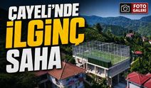 Rize’de Düz Alan Bulamayınca Çay Alım Yerinin Üstünü Halı Sahaya Çevirdiler