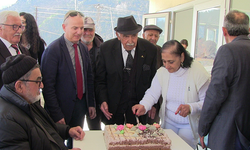 YAŞLILARIN GÖNLÜNÜ FETHETTİLER