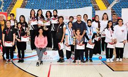 Okul sporları Hayri Gür Spor Salonu’nda gerçekleştirildi