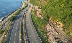 Karadeniz Sahil Yolu'nun kenarı çöp dağına döndü