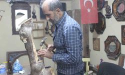 Ahşap, Temel Usta’nın elinde sanat eserine dönüşüyor