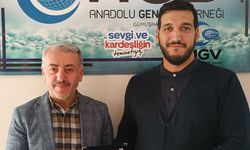 Anadolu Gençlik Derneği'nde Bayrak Değişimi