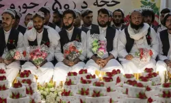 Afganistan'da Ekonomik Zorluklarla Başa Çıkan 50 Çift, Toplu Nikah Töreniyle Bir Araya Geldi