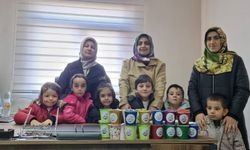 Minik öğrenciler kumbaralarını Filistin için açtılar   