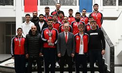 KTÜ Erkek Basketbol Takımı Namağlup Grup Birincisi Oldu!Finalleri İçin Rektör Çuvalcı'yı Ziyaret Ettiler