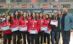 Rize'de  Yapılan Okul sporları Hentbol Gençler Grup Müsabakalarının yarı finalistler belli oldu