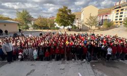 Trabzon'daki Okullarda Şehit Askerler İçin Saygı Duruşu ve İstiklal Marşı Okundu