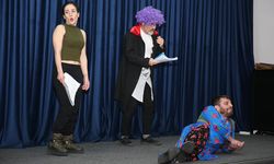 Yomra Belediyesi Kitap Günleri Etkinliğiyle Kültür ve Sanata Katkı Sağlıyor 'Şekspir’in Suçu Ne' Vatandaşları Eğlendirdi